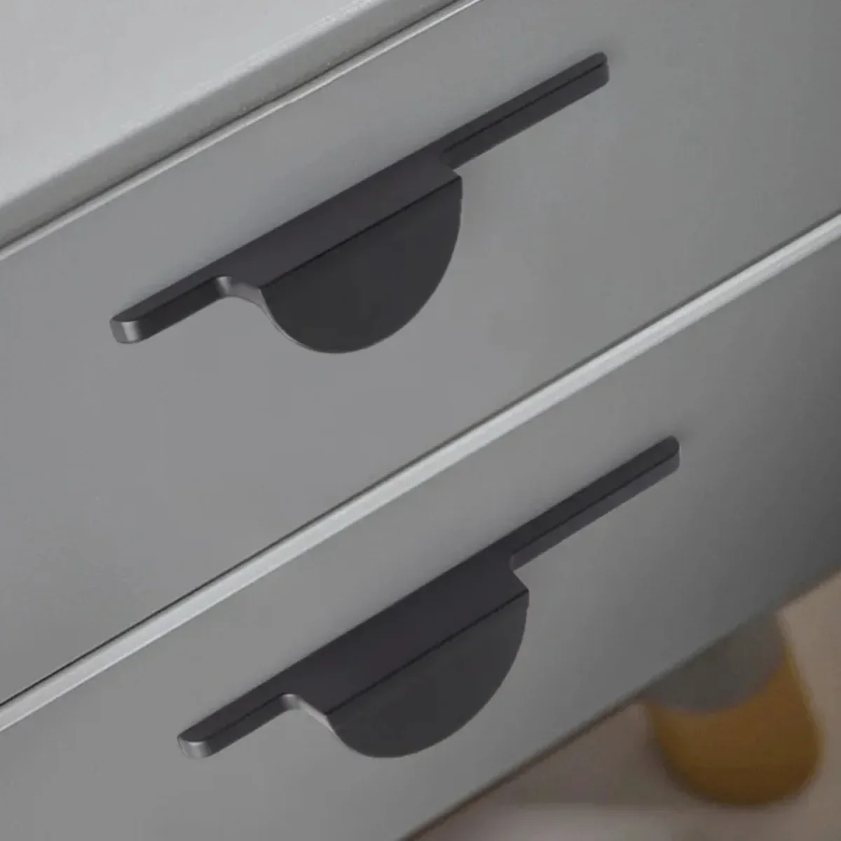Minimalistische stijl halvemaa - Restoration Hardware Furniture Used recensie en prijs